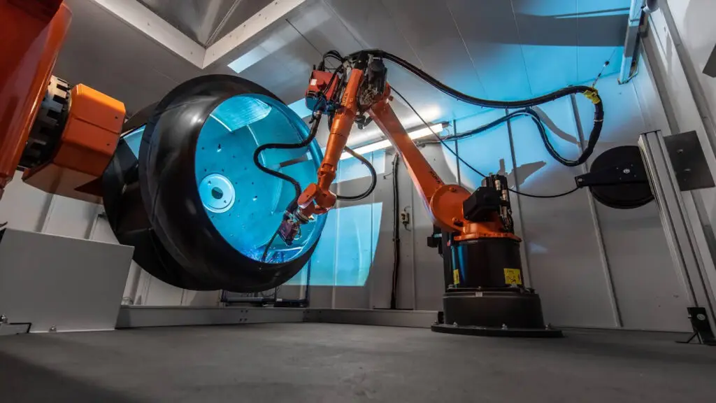 Professionelle Schulungen für die sichere und effiziente Bedienung von KUKA-Robotern